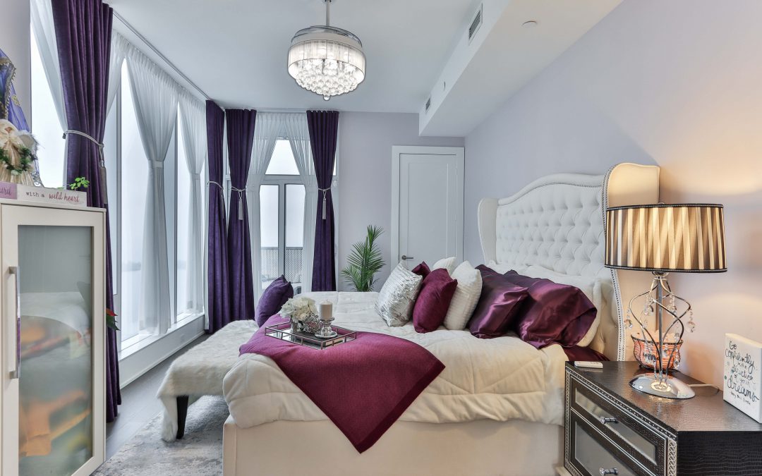 Jak oświetlić sypialnię w stylu glamour – kilka inspiracji
